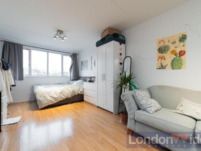 Flat for sale in St. John's Wood, Greater London