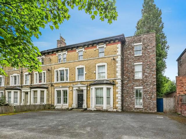 Flat for sale in Calderstones