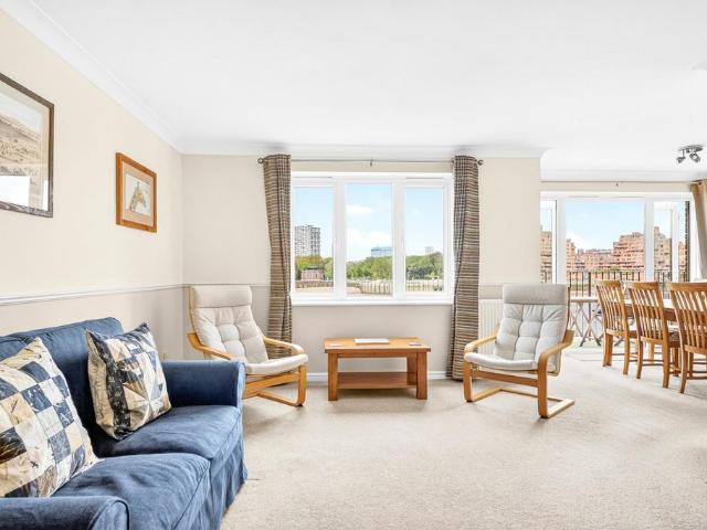 Flat for sale in Rotherhithe, Greater London