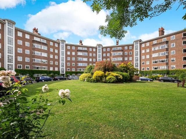 Flat for sale in Petersham, Greater London
