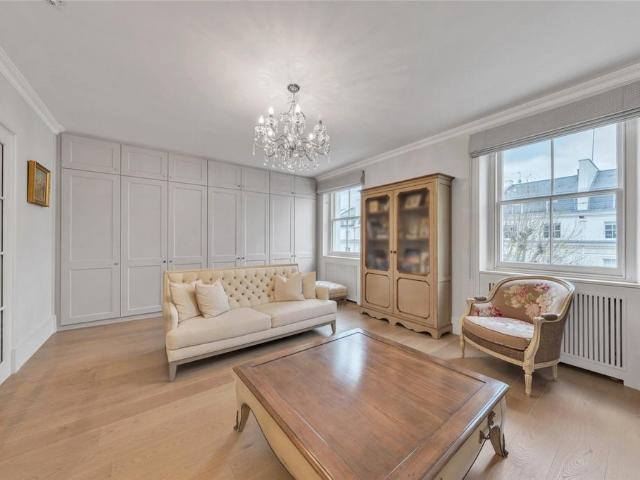 Flat for sale in St. John's Wood, Greater London