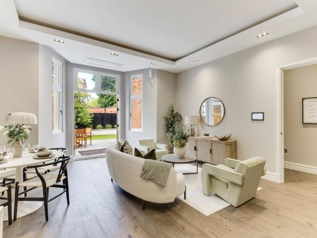 Flat for sale in South Hampstead, Greater London
