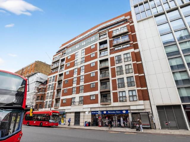 Flat for sale in Victoria, Greater London