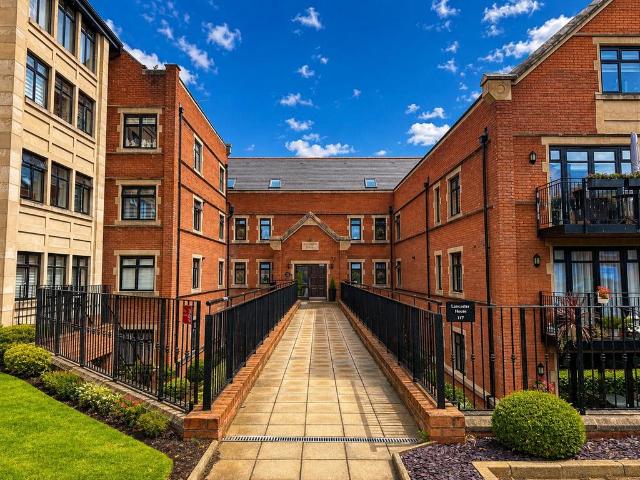 Flat for sale in Connaught Park, Bushey
