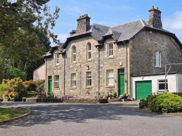 Flat for sale in Killin, Scotland