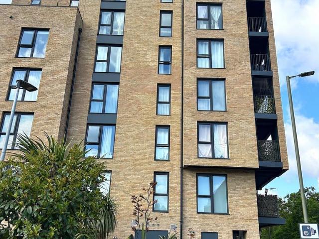 Flat for sale in Golders Green, Greater London