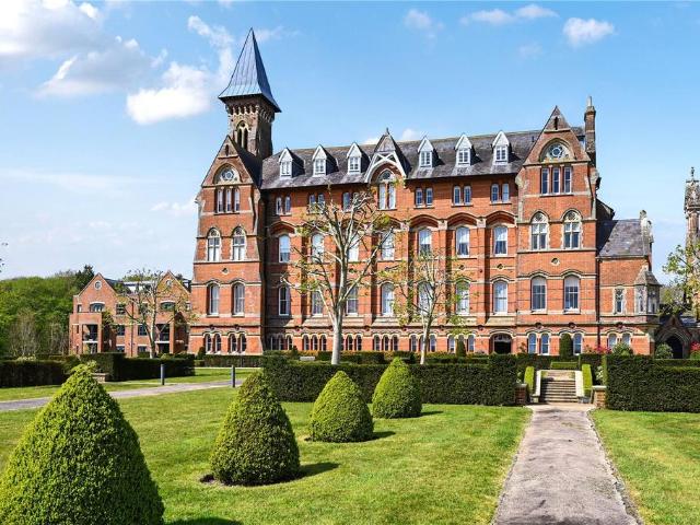 Flat for sale in Mayfield, Cross In Hand