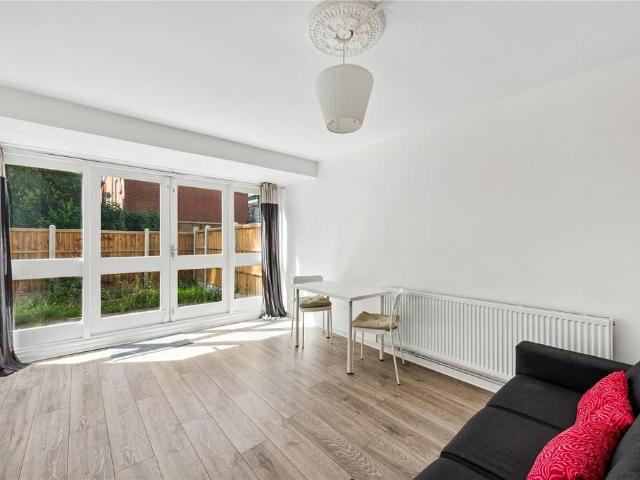 Flat for sale in South Hackney, Greater London