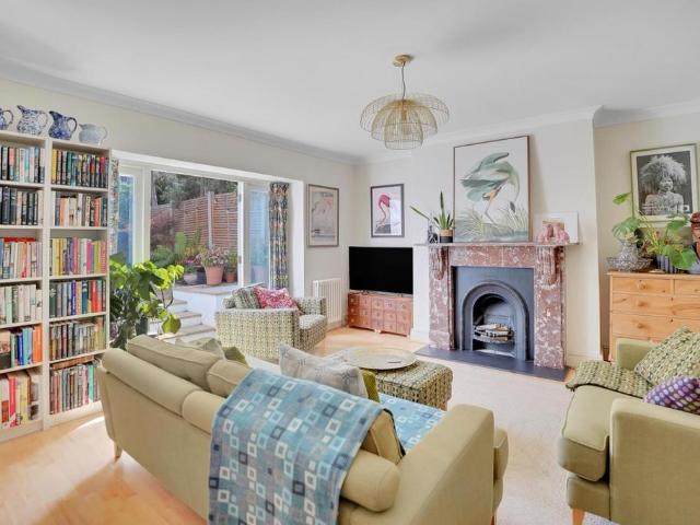 Flat for sale in West Dulwich, Greater London