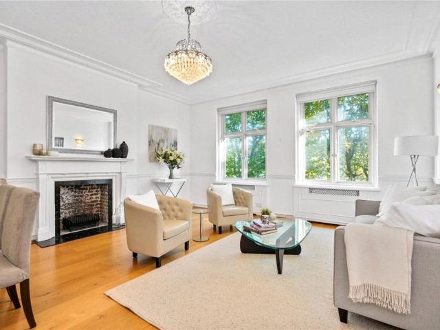 Flat for sale in St. John's Wood, Greater London