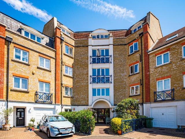 Flat for sale in Sovereign Harbour, Eastbourne