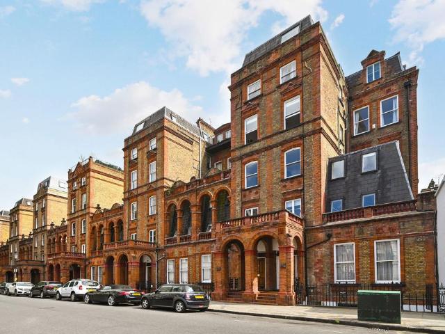 Flat for sale in South Kensington, Isle Of Man