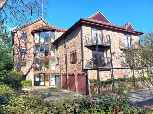 Flat for sale in Heaton Park, Bury