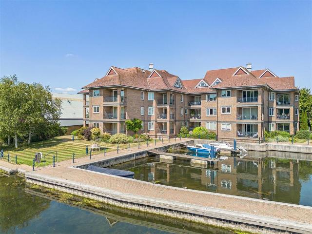 Flat for sale in Arbury, Cambridgeshire