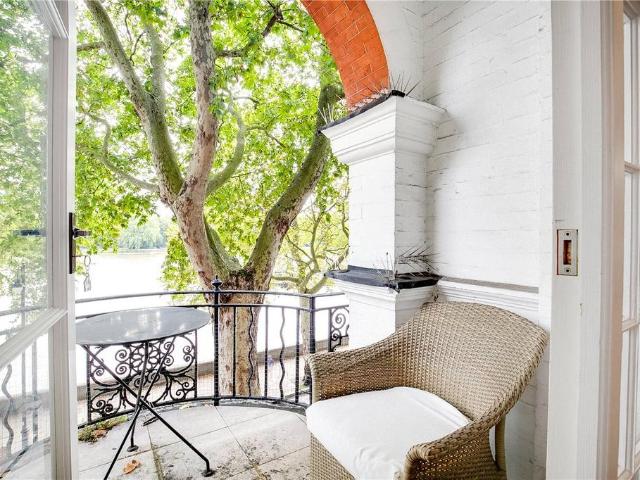 Flat for sale in Chelsea, Greater London