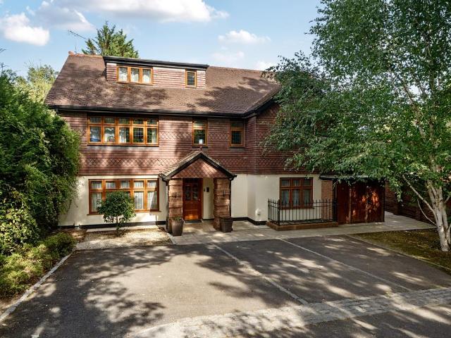 Flat for sale in Gerrards Cross, Tatling End