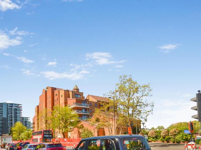Flat for sale in Nine Elms, Greater London