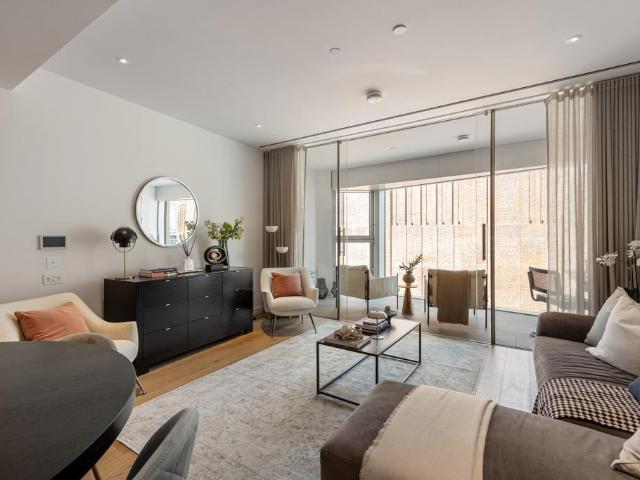 Flat for sale in Nine Elms, Greater London