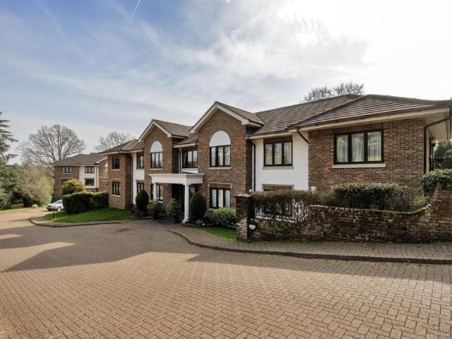 Flat for sale in Hawkenbury, Sandown Park