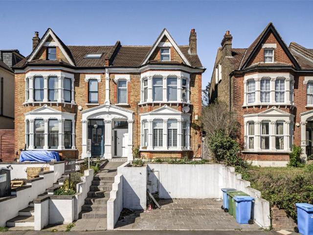 Flat for sale in East Dulwich, Greater London