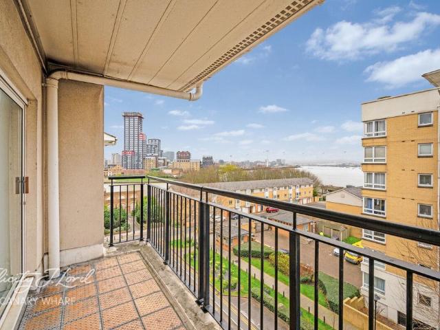 Flat for sale in Virginia Quay, Blackwall