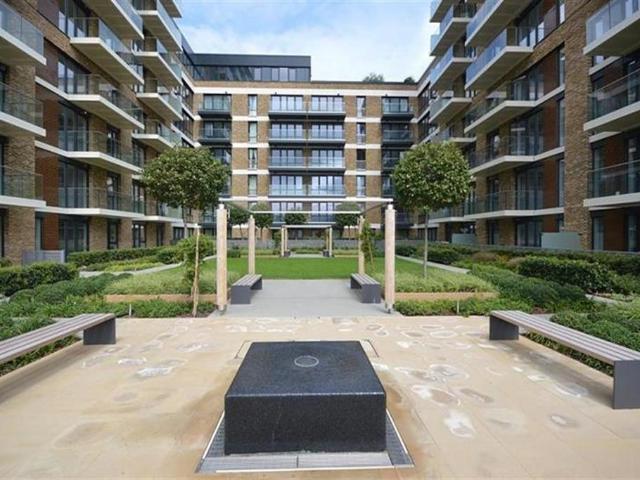 Flat for sale in Glyndon, Greater London