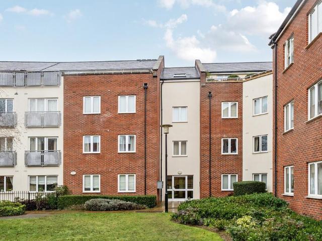 Flat for sale in The Slade, Oxfordshire