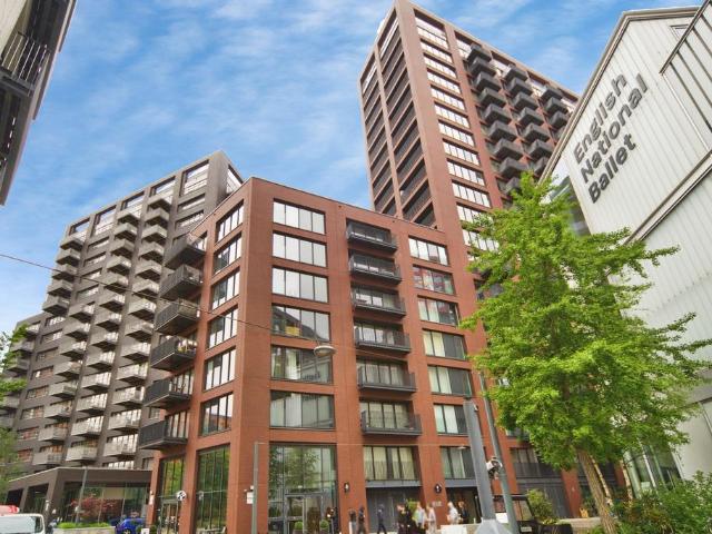 Flat for sale in London City Island, Blackwall