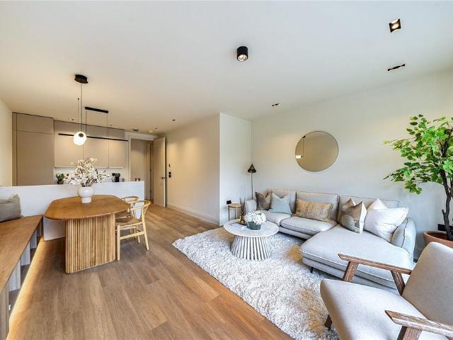 Flat for sale in London Borough of Ealing, Greater London