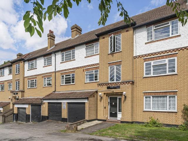 Flat for sale in Whitton, Greater London