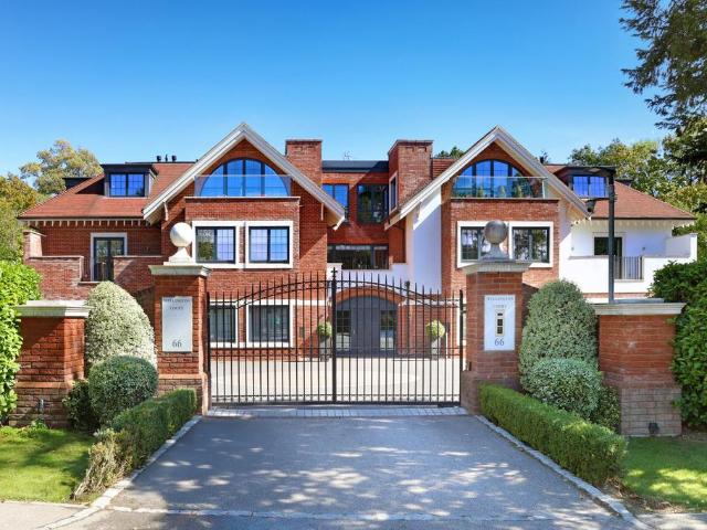 Flat for sale in Penn, Knotty Green