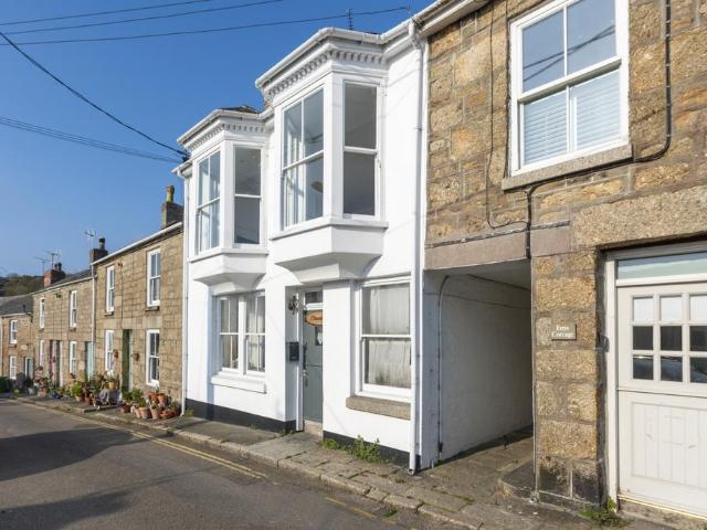 Flat for sale in Penzance, Cornwall