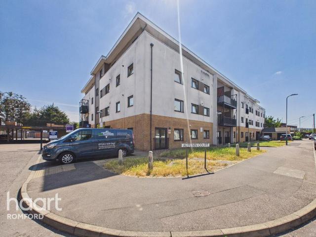 Flat for sale in Rush Green, Greater London