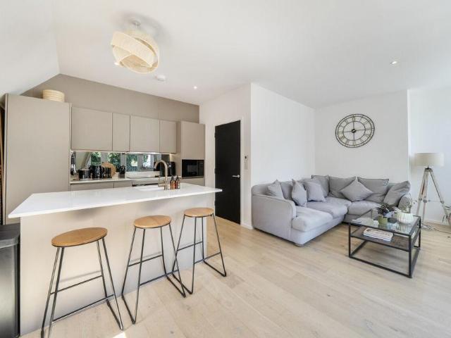 Flat for sale in London Borough of Croydon, Purley
