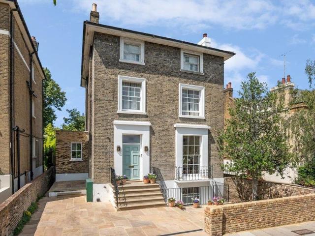 Flat for sale in Maida Vale, Greater London
