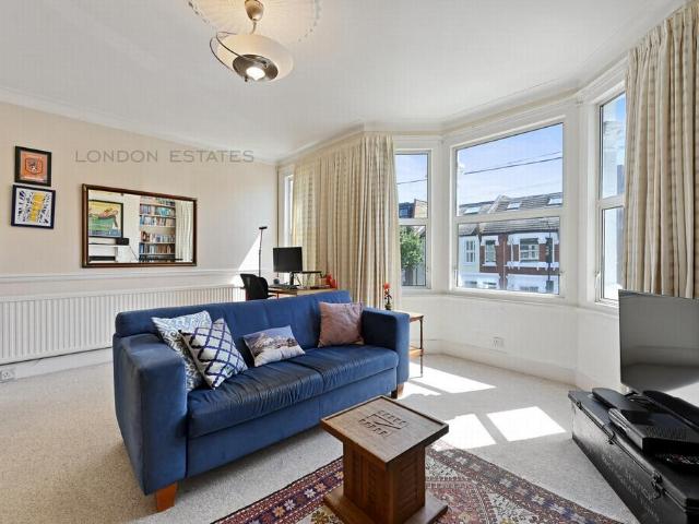 Flat for sale in Hammersmith, Greater London