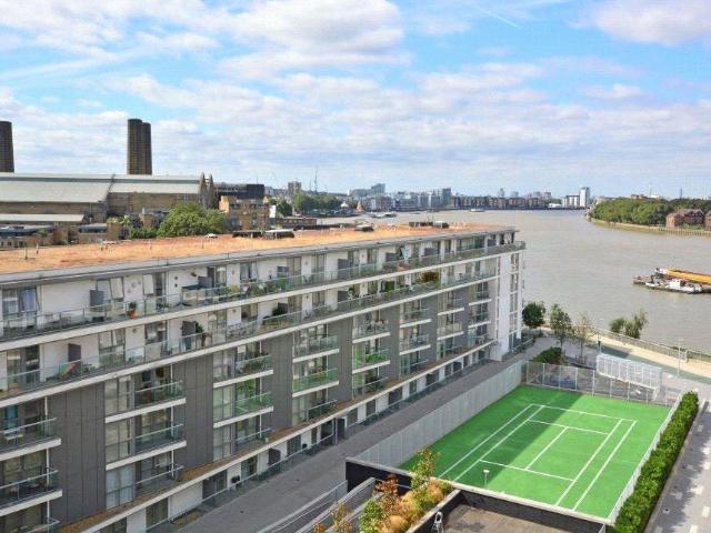 Flat for sale in East Greenwich, Greater London