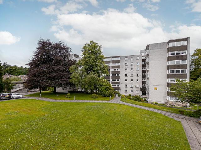 Flat for sale in Bearsden, Scotland
