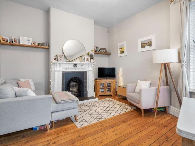 Flat for sale in Roundhay, West Yorkshire
