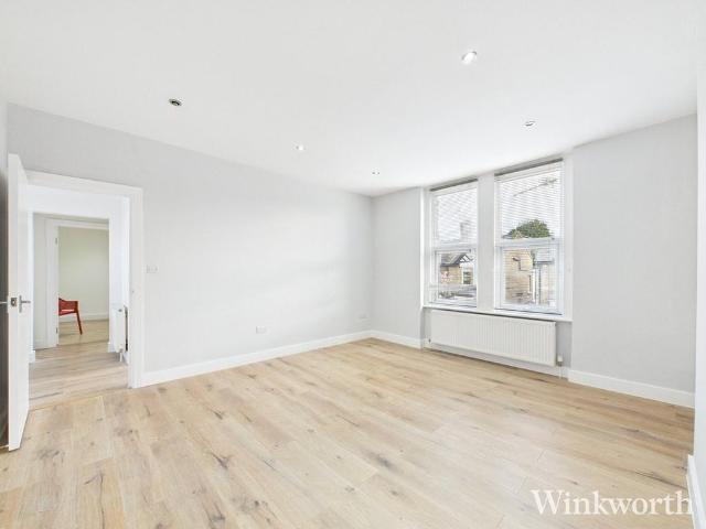 Flat for sale in London Borough of Ealing, Greater London