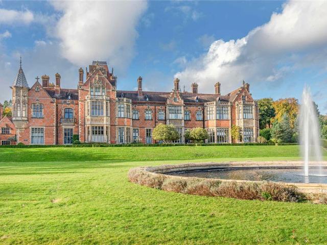 Flat for sale in Berrick Salome, Oxfordshire