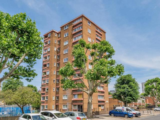 Flat for sale in Walworth, Greater London