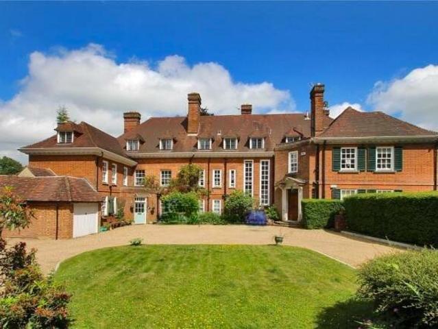 Flat for sale in Styants Bottom, The Butts