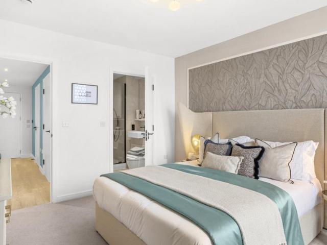 Flat for sale in Greenwich Peninsula, Cat Hill