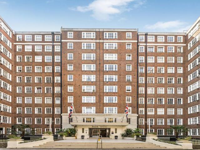Flat for sale in Paddington, Greater London