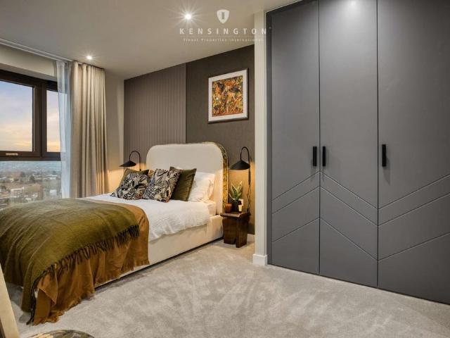 Flat for sale in Woodberry Down, Stamford Hill