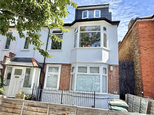 Flat for sale in Anerley, Greater London