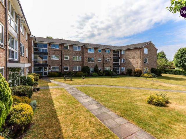 Flat for sale in North Watford