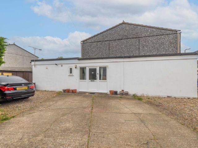 Flat for sale in Slough