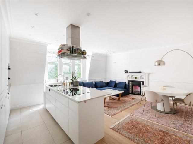 Flat for sale in Belsize Park, Greater London